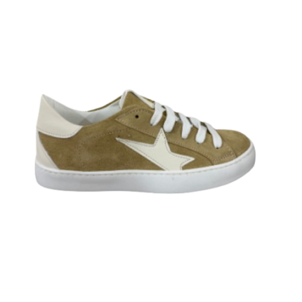 Sneakers in camoscio con dettaglio stella